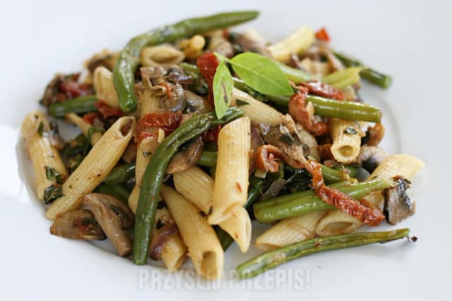 Penne z pieczarkami – szybki przepis na pyszne danie na obiad Penne z pieczarkami – szybki przepis na pyszne danie na obiad