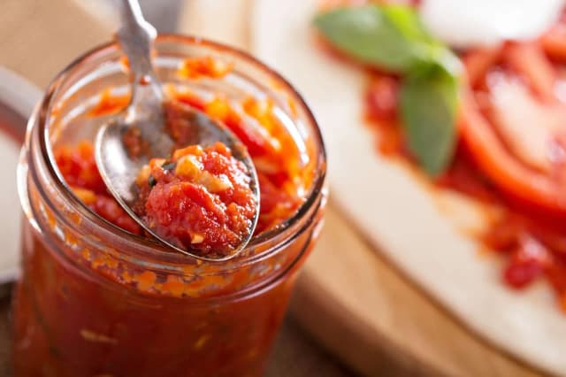 Sos do spaghetti bolognese do słoików - łatwy przepis na smakowity posiłek Sos do spaghetti bolognese do słoików - łatwy przepis na smakowity posiłek