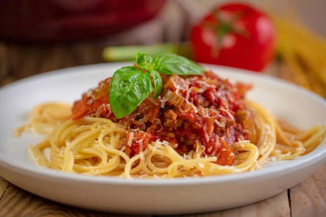 Oryginalny przepis na spaghetti bolognese, który zachwyci każdego smakosza Oryginalny przepis na spaghetti bolognese, który zachwyci każdego smakosza