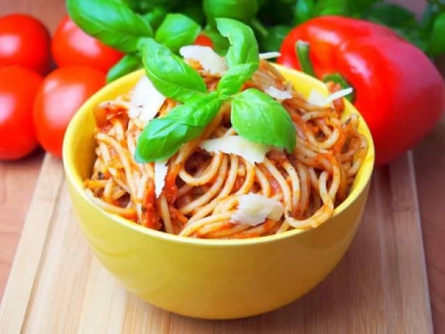 Spaghetti bez mięsa z warzywami – zdrowa alternatywa na obiad Spaghetti bez mięsa z warzywami – zdrowa alternatywa na obiad