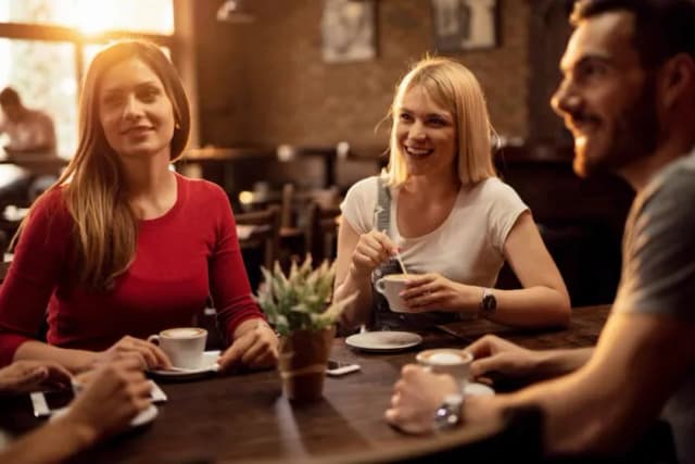 Jak się ubrać do restauracji na obiad, aby nie popełnić błędu Jak się ubrać do restauracji na obiad, aby nie popełnić błędu