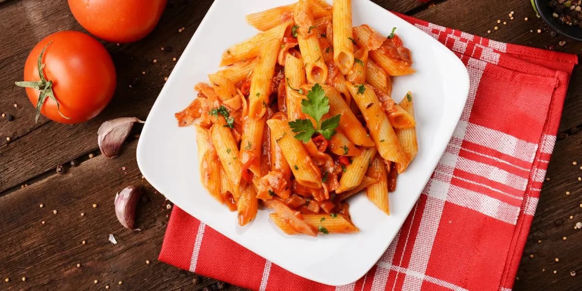 Penne all'arrabbiata: prosty przepis na pikantny makaron, który zaskoczy Penne all'arrabbiata: prosty przepis na pikantny makaron, który zaskoczy