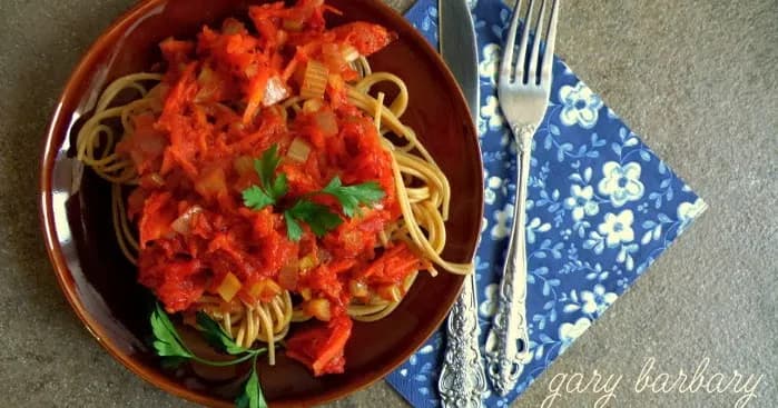 Spaghetti z selerem naciowym i marchewką – prosty przepis na smaczne danie Spaghetti z selerem naciowym i marchewką – prosty przepis na smaczne danie
