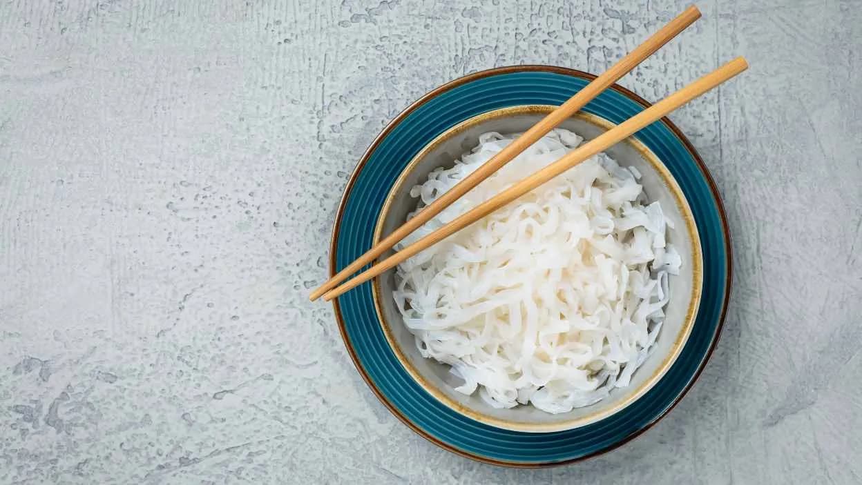Makaron konjac z czym jeść: najlepsze przepisy i smaki, które zaskoczą Makaron konjac z czym jeść: najlepsze przepisy i smaki, które zaskoczą