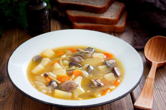 Jakie przyprawy do zupy pieczarkowej, aby uzyskać wyjątkowy smak? Jakie przyprawy do zupy pieczarkowej, aby uzyskać wyjątkowy smak?