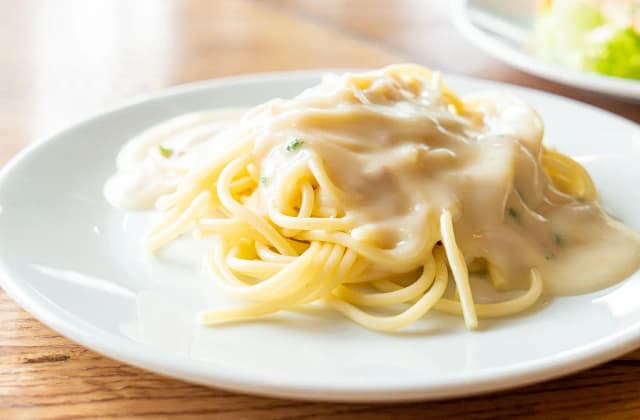 Smaczne spaghetti serowe - proste przepisy na wyjątkowy obiad Smaczne spaghetti serowe - proste przepisy na wyjątkowy obiad