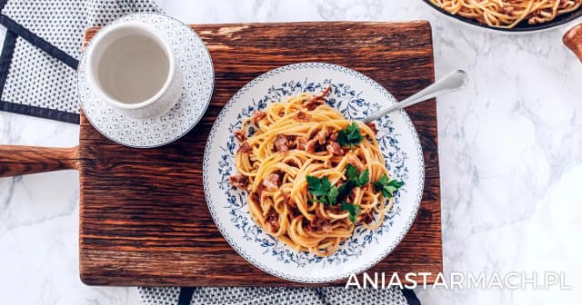 Jak zrobić makaron carbonara - prosty przepis na idealne danie Jak zrobić makaron carbonara - prosty przepis na idealne danie