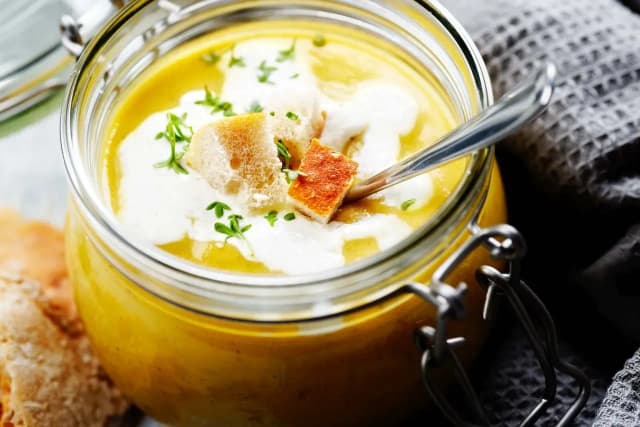 Ile może stać zupa w temperaturze pokojowej i w lodówce? Sprawdź! Ile może stać zupa w temperaturze pokojowej i w lodówce? Sprawdź!