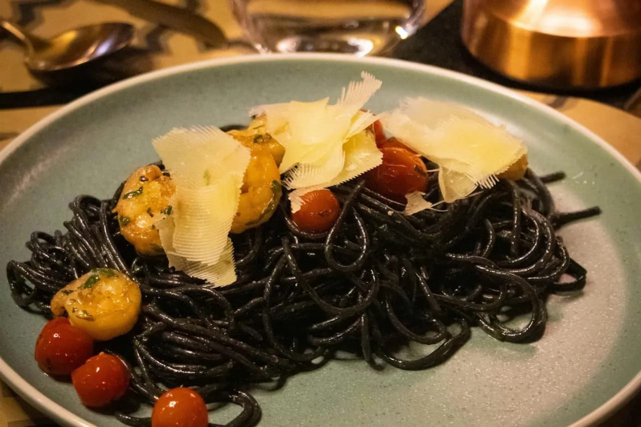 Czarny makaron spaghetti przepisy, które zachwycą Twoje podniebienie Czarny makaron spaghetti przepisy, które zachwycą Twoje podniebienie