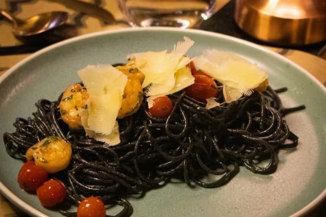 Czarny makaron spaghetti przepisy, które zachwycą Twoje podniebienie Czarny makaron spaghetti przepisy, które zachwycą Twoje podniebienie
