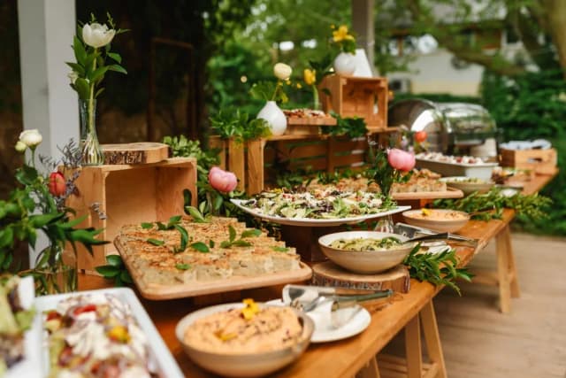 Ile kosztuje catering na 20 osób? Sprawdź ceny i opcje menu Ile kosztuje catering na 20 osób? Sprawdź ceny i opcje menu