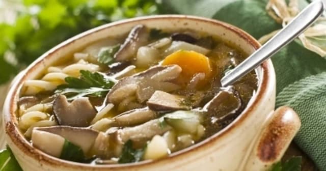 Ile gotować zupę grzybową, aby była idealnie smaczna i aromatyczna Ile gotować zupę grzybową, aby była idealnie smaczna i aromatyczna